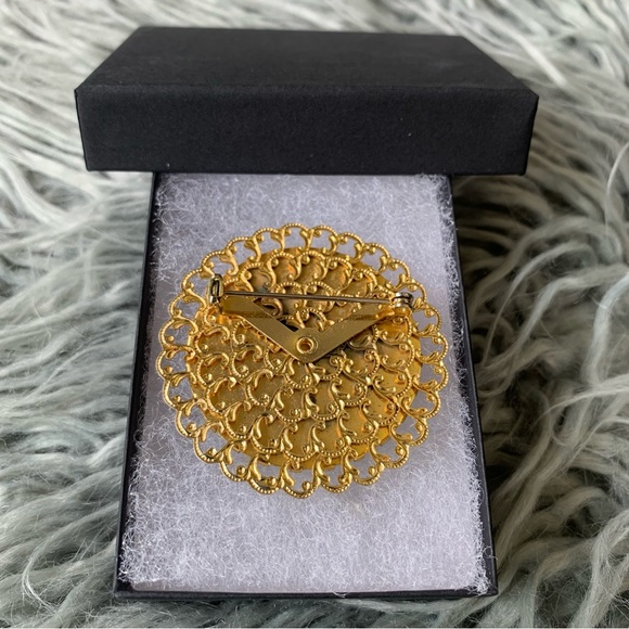 Vintage Embroidered Pin Brooch - Picture 3 of 8